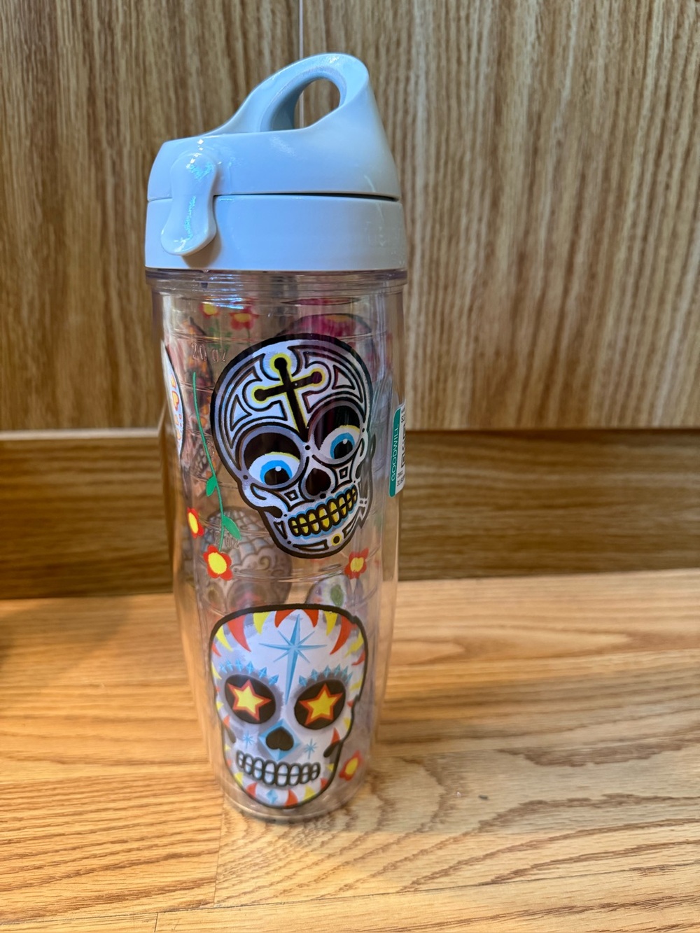 NWT Tervis Colorful Sugar Skull Water Bottle holding 24 oz’s